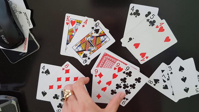 Cách thức đánh bài khi chơi Tấn.